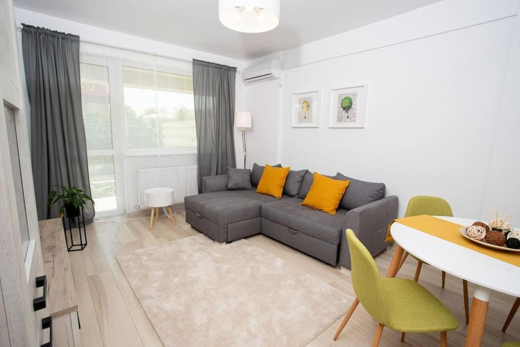 Amazing Apartament With Garden Bucharest Airport Self Check-In!! Otopeni Εξωτερικό φωτογραφία